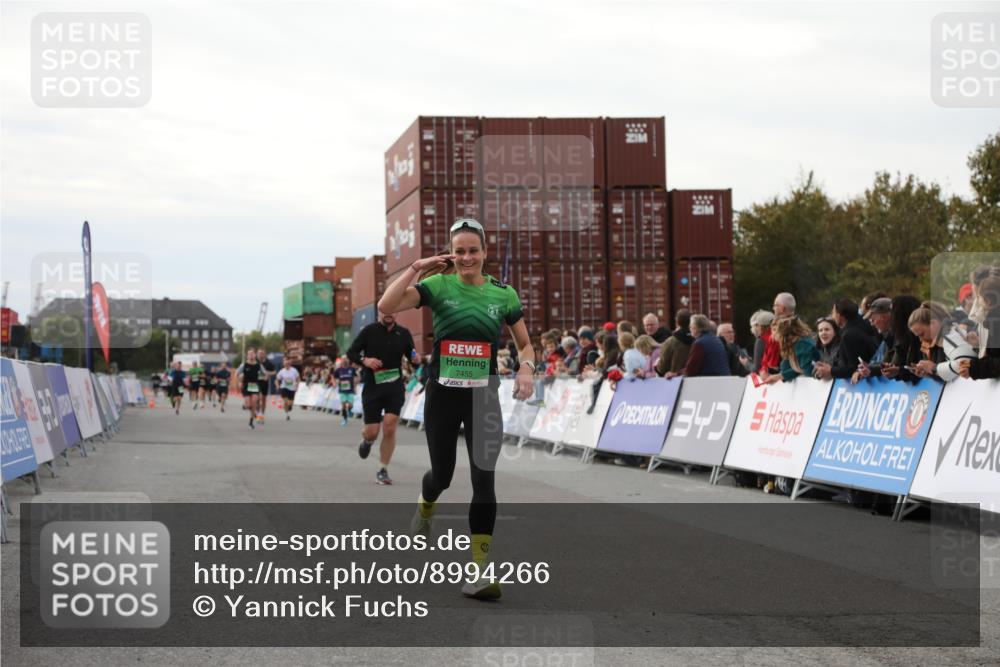 03.10.2025 - Köhlbrandbrückenlauf Yannick Fuchs http://msf.ph/oto/8994266 03.10.2025 16:04:33 Ziel 7248, 7455, 8825, 8937 meine-sportfotos.de