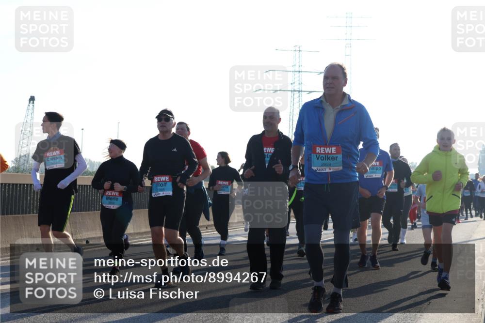 03.10.2025 - Köhlbrandbrückenlauf Luisa Fischer http://msf.ph/oto/8994267 03.10.2025 10:23:32 Position 3 3552, 1965, 2659 meine-sportfotos.de