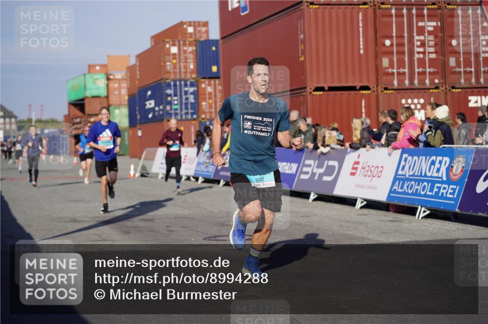 03.10.2025 - Köhlbrandbrückenlauf Michael Burmester http://msf.ph/oto/8994288 03.10.2025 09:56:04 Ziel 1095, 1230, 3223, 3249, 3332, 3337, 3834 meine-sportfotos.de