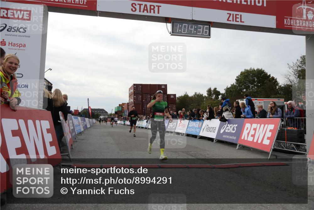 03.10.2025 - Köhlbrandbrückenlauf Yannick Fuchs http://msf.ph/oto/8994291 03.10.2025 16:04:34 Ziel 7248, 7455, 8825, 8937 meine-sportfotos.de