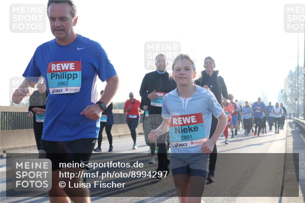 03.10.2025 - Köhlbrandbrückenlauf Luisa Fischer http://msf.ph/oto/8994297 03.10.2025 10:23:36 Position 3 2862, 2300, 2861 meine-sportfotos.de