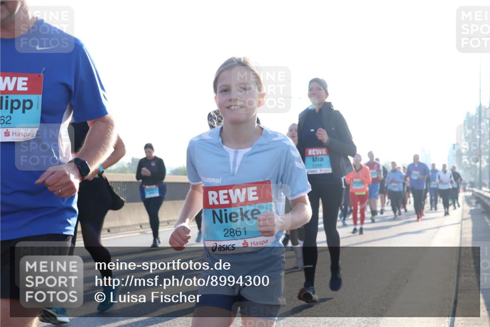 03.10.2025 - Köhlbrandbrückenlauf Luisa Fischer http://msf.ph/oto/8994300 03.10.2025 10:23:36 Position 3 62, 2861, 2298 meine-sportfotos.de