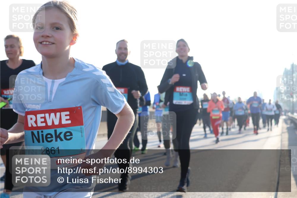 03.10.2025 - Köhlbrandbrückenlauf Luisa Fischer http://msf.ph/oto/8994303 03.10.2025 10:23:37 Position 3 2861 meine-sportfotos.de