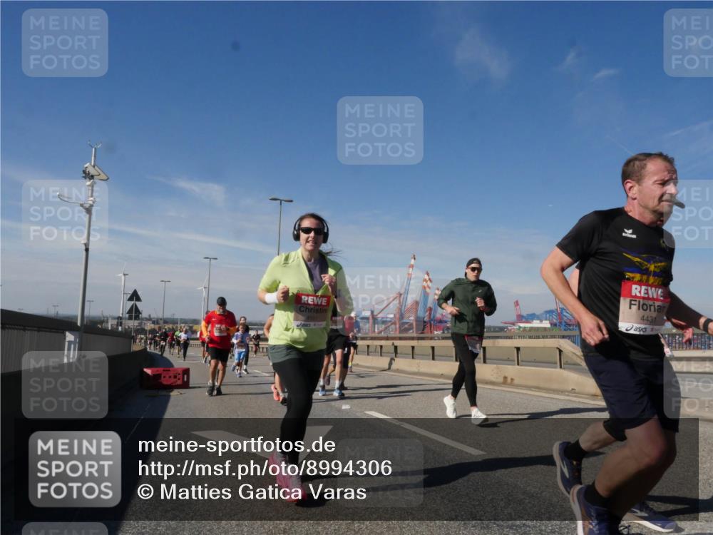 03.10.2025 - Köhlbrandbrückenlauf Matties Gatica Varas http://msf.ph/oto/8994306 03.10.2025 12:48:01 Position 2 4431 meine-sportfotos.de