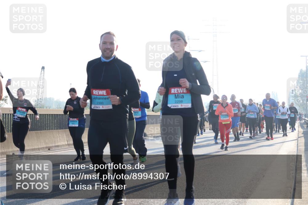03.10.2025 - Köhlbrandbrückenlauf Luisa Fischer http://msf.ph/oto/8994307 03.10.2025 10:23:37 Position 3 1749, 1814, 2298, 2300 meine-sportfotos.de