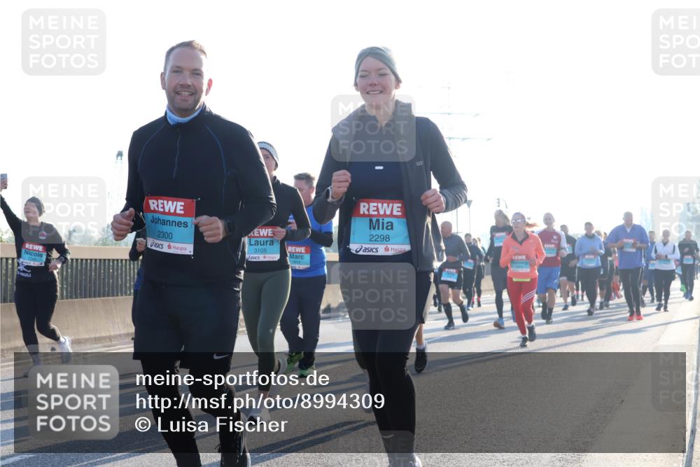03.10.2025 - Köhlbrandbrückenlauf Luisa Fischer http://msf.ph/oto/8994309 03.10.2025 10:23:37 Position 3 2300, 3105, 1814, 2298 meine-sportfotos.de
