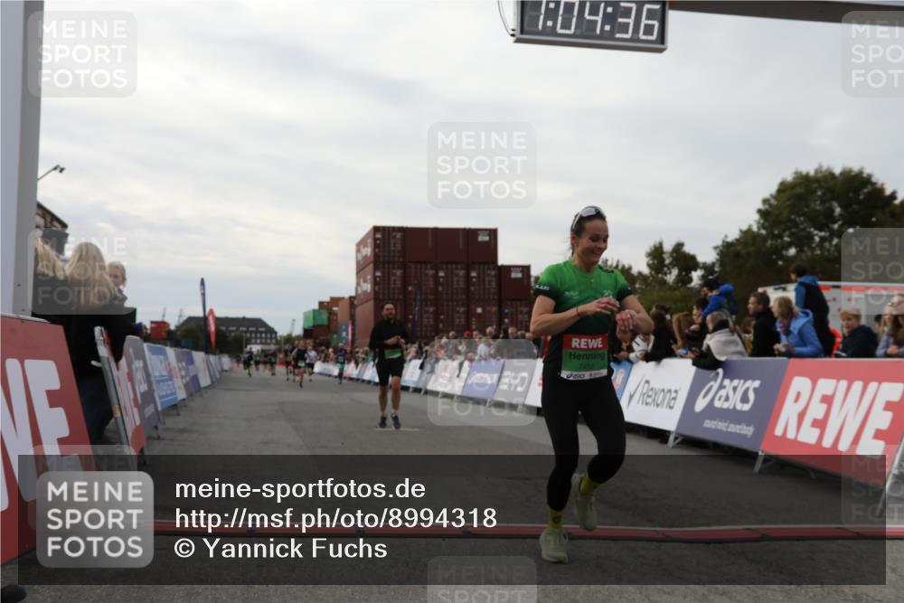 03.10.2025 - Köhlbrandbrückenlauf Yannick Fuchs http://msf.ph/oto/8994318 03.10.2025 16:04:35 Ziel 7248, 7455, 7526, 8825, 8937, 9696 meine-sportfotos.de