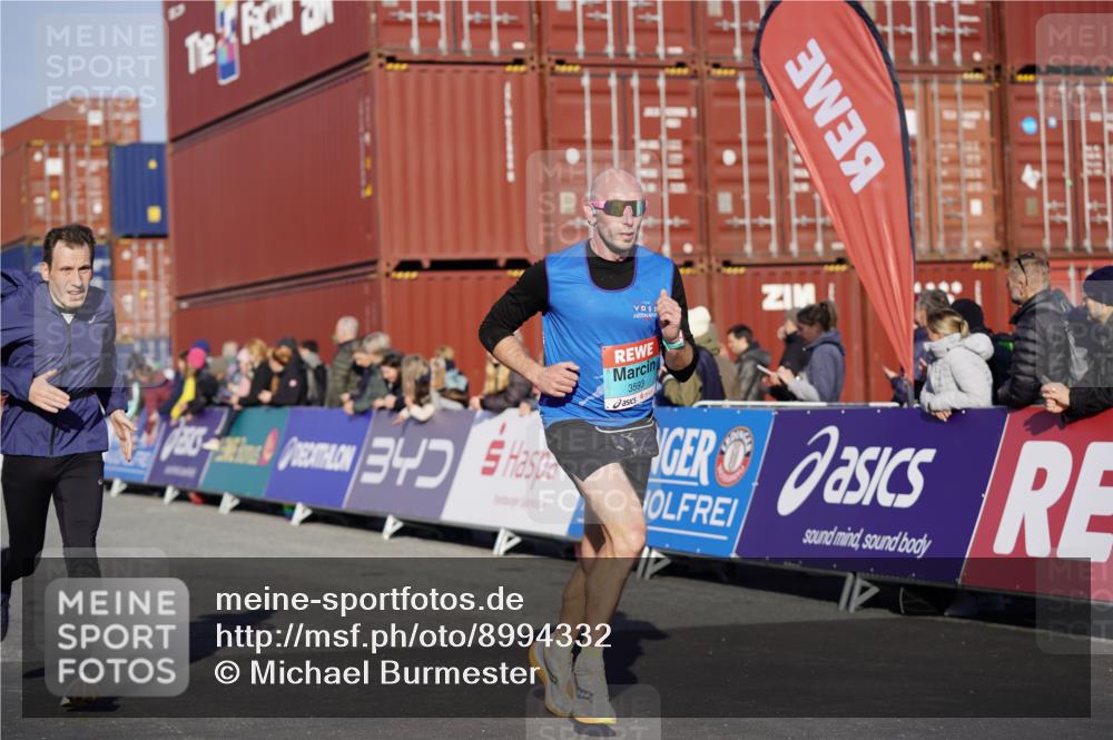 03.10.2025 - Köhlbrandbrückenlauf Michael Burmester http://msf.ph/oto/8994332 03.10.2025 09:56:09 Ziel 1230, 3183, 3223, 3249, 3337, 3593, 3834 meine-sportfotos.de