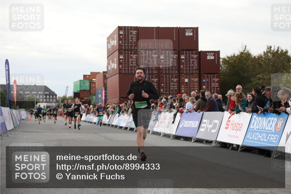 03.10.2025 - Köhlbrandbrückenlauf Yannick Fuchs http://msf.ph/oto/8994333 03.10.2025 16:04:35 Ziel 7248, 7455, 7526, 8825, 8937, 9696 meine-sportfotos.de