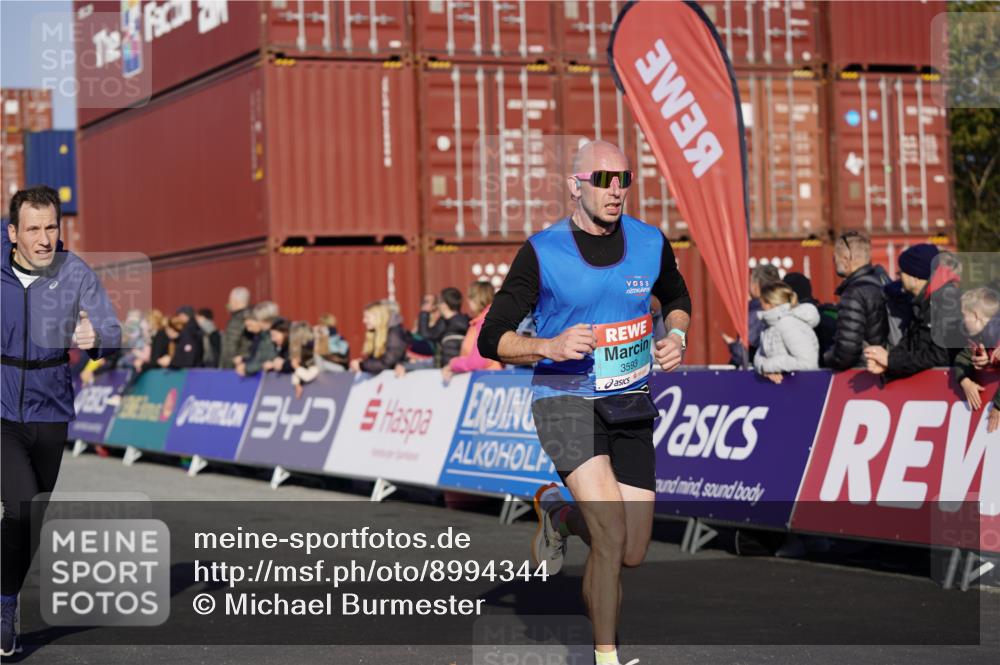 03.10.2025 - Köhlbrandbrückenlauf Michael Burmester http://msf.ph/oto/8994344 03.10.2025 09:56:09 Ziel 1230, 3183, 3223, 3249, 3337, 3593, 3834 meine-sportfotos.de