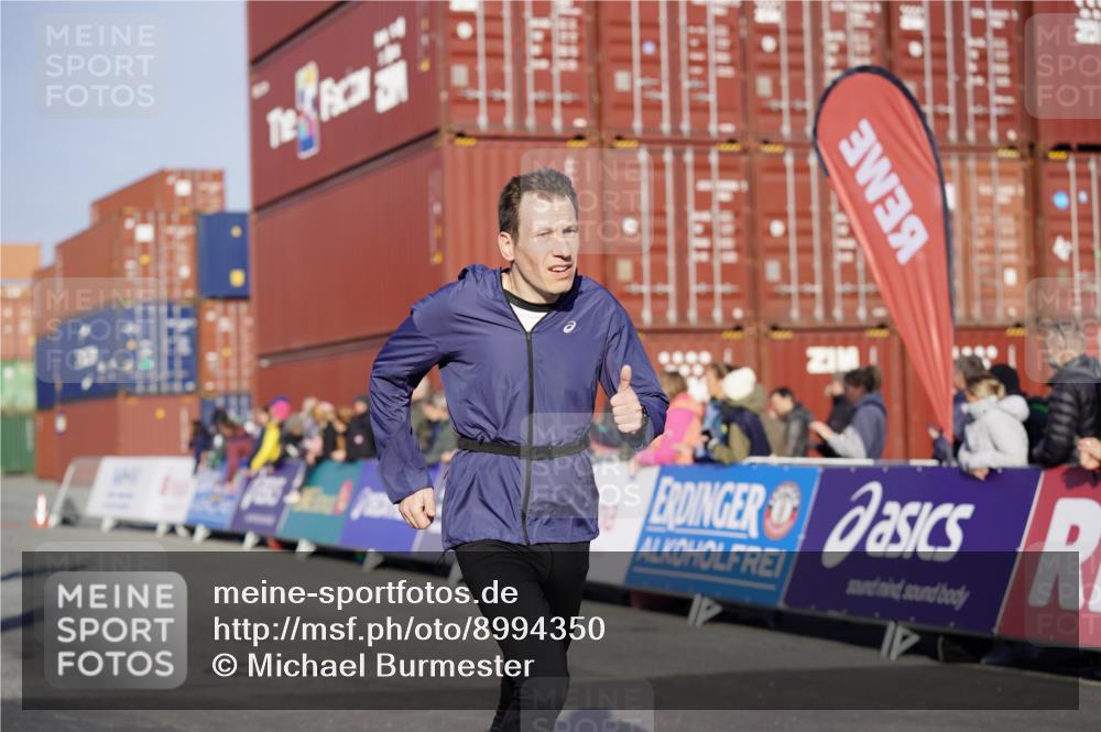 03.10.2025 - Köhlbrandbrückenlauf Michael Burmester http://msf.ph/oto/8994350 03.10.2025 09:56:10 Ziel 1230, 3183, 3223, 3337, 3593, 3834 meine-sportfotos.de