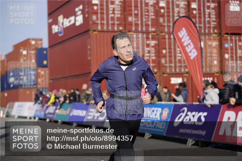 03.10.2025 - Köhlbrandbrückenlauf Michael Burmester http://msf.ph/oto/8994357 03.10.2025 09:56:10 Ziel 1230, 3183, 3223, 3337, 3593, 3834 meine-sportfotos.de