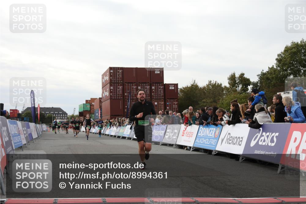 03.10.2025 - Köhlbrandbrückenlauf Yannick Fuchs http://msf.ph/oto/8994361 03.10.2025 16:04:36 Ziel 7248, 7455, 7526, 8937, 9696 meine-sportfotos.de