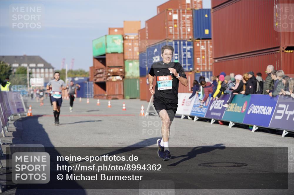 03.10.2025 - Köhlbrandbrückenlauf Michael Burmester http://msf.ph/oto/8994362 03.10.2025 09:56:12 Ziel 1069, 1230, 3183, 3337, 3593, 3834 meine-sportfotos.de