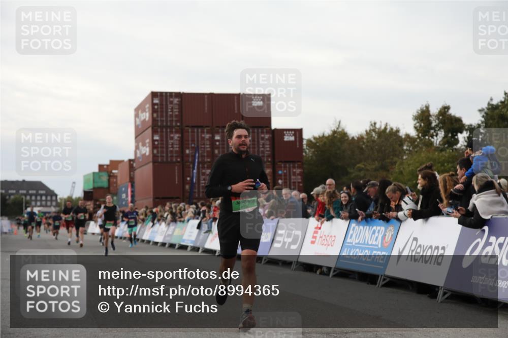 03.10.2025 - Köhlbrandbrückenlauf Yannick Fuchs http://msf.ph/oto/8994365 03.10.2025 16:04:36 Ziel 7248, 7455, 7526, 8937, 9696 meine-sportfotos.de