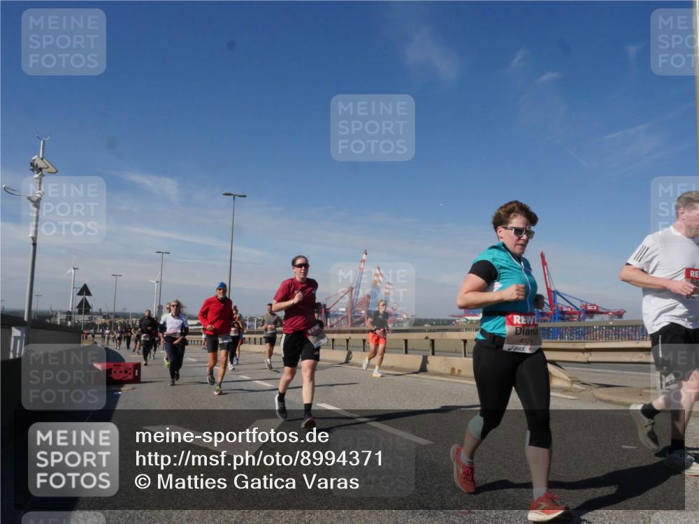 03.10.2025 - Köhlbrandbrückenlauf Matties Gatica Varas http://msf.ph/oto/8994371 03.10.2025 12:48:08 Position 2 4324 meine-sportfotos.de