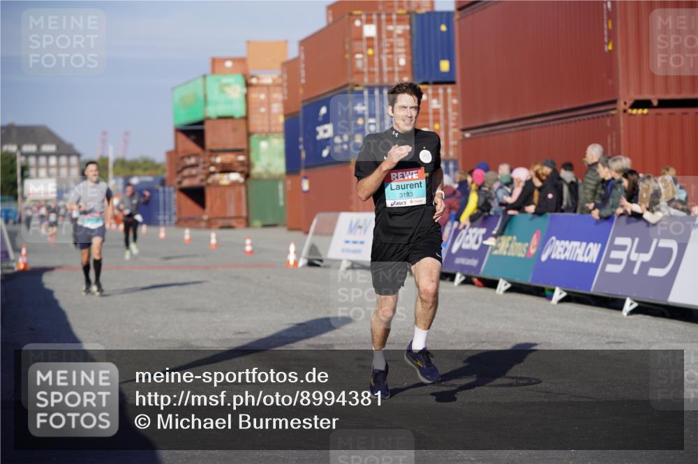 03.10.2025 - Köhlbrandbrückenlauf Michael Burmester http://msf.ph/oto/8994381 03.10.2025 09:56:12 Ziel 1069, 1230, 3183, 3337, 3593, 3834 meine-sportfotos.de
