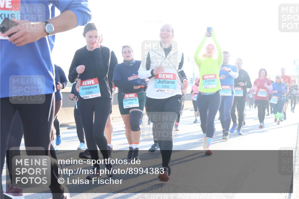 03.10.2025 - Köhlbrandbrückenlauf Luisa Fischer http://msf.ph/oto/8994383 03.10.2025 10:23:45 Position 3 2289, 1497, 2356, 2213 meine-sportfotos.de