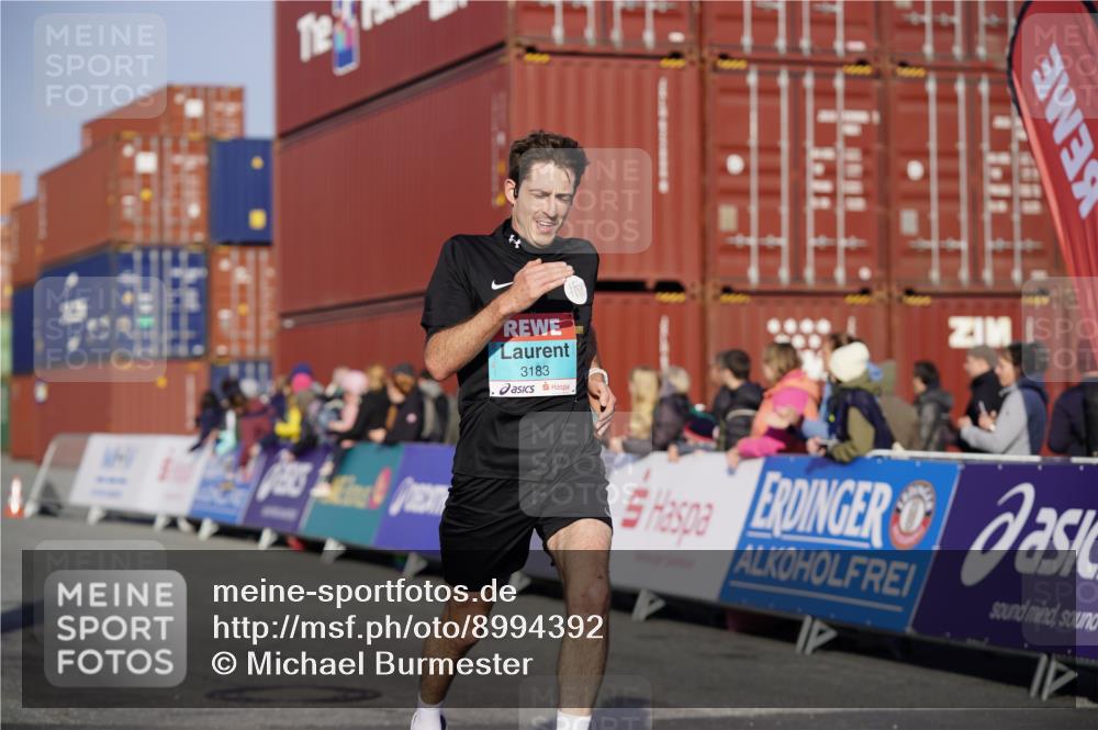 03.10.2025 - Köhlbrandbrückenlauf Michael Burmester http://msf.ph/oto/8994392 03.10.2025 09:56:13 Ziel 1069, 1230, 3183, 3337, 3593, 3834 meine-sportfotos.de