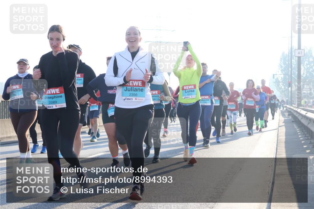 03.10.2025 - Köhlbrandbrückenlauf Luisa Fischer http://msf.ph/oto/8994393 03.10.2025 10:23:45 Position 3 2311, 2356, 2289, 149, 296, 2213, 1 meine-sportfotos.de