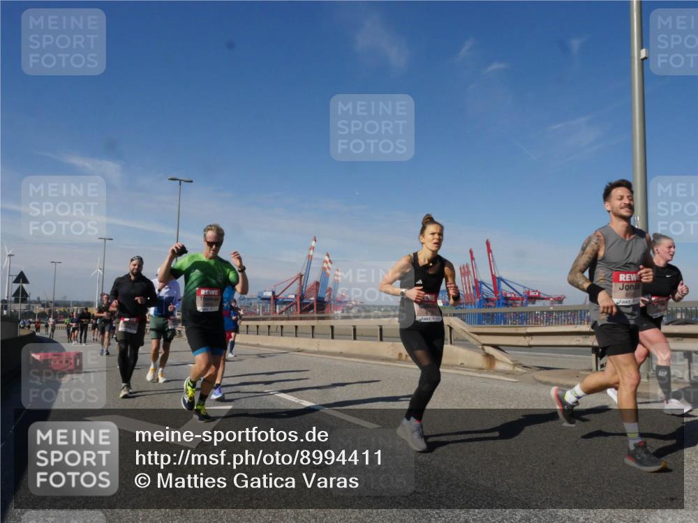 03.10.2025 - Köhlbrandbrückenlauf Matties Gatica Varas http://msf.ph/oto/8994411 03.10.2025 12:48:13 Position 2 612 meine-sportfotos.de