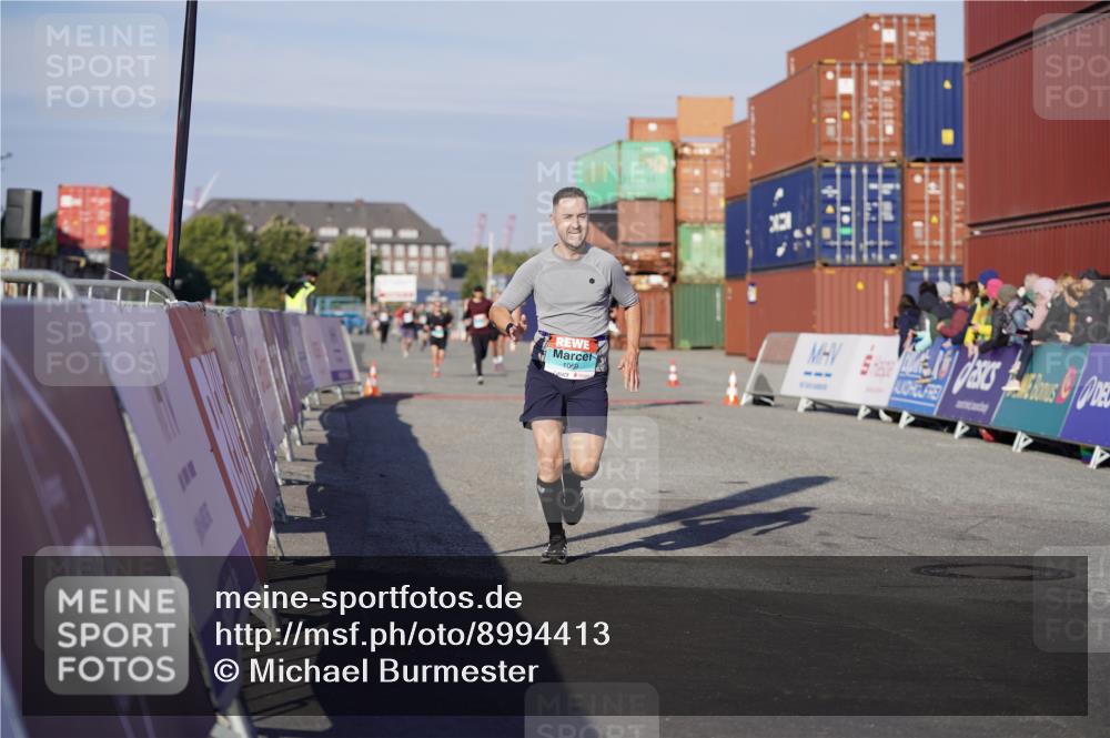 03.10.2025 - Köhlbrandbrückenlauf Michael Burmester http://msf.ph/oto/8994413 03.10.2025 09:56:15 Ziel 1069, 3183, 3337, 3354, 3593, 3834 meine-sportfotos.de