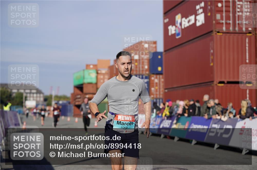 03.10.2025 - Köhlbrandbrückenlauf Michael Burmester http://msf.ph/oto/8994418 03.10.2025 09:56:16 Ziel 1069, 3183, 3337, 3354, 3593 meine-sportfotos.de