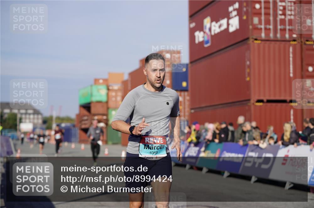 03.10.2025 - Köhlbrandbrückenlauf Michael Burmester http://msf.ph/oto/8994424 03.10.2025 09:56:16 Ziel 1069, 3183, 3337, 3354, 3593 meine-sportfotos.de