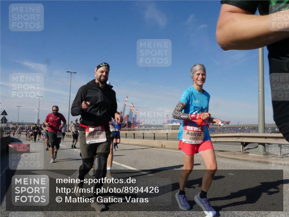 03.10.2025 - Köhlbrandbrückenlauf Matties Gatica Varas http://msf.ph/oto/8994426 03.10.2025 12:48:15 Position 2 6299, 4347 meine-sportfotos.de