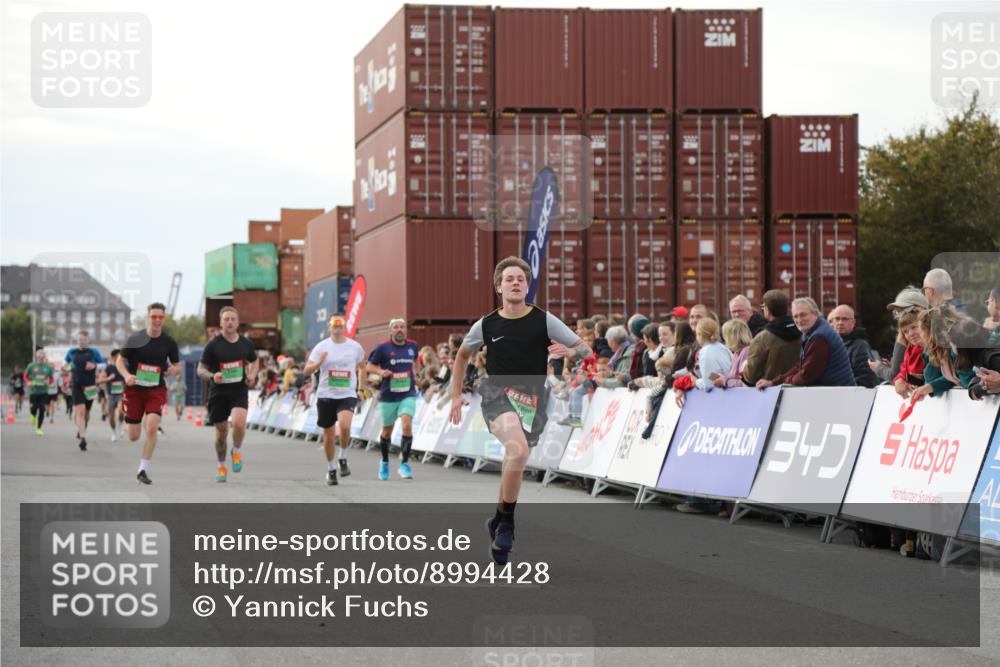 03.10.2025 - Köhlbrandbrückenlauf Yannick Fuchs http://msf.ph/oto/8994428 03.10.2025 16:04:39 Ziel 7147, 7192, 7248, 7526, 8254, 8937, 9696 meine-sportfotos.de