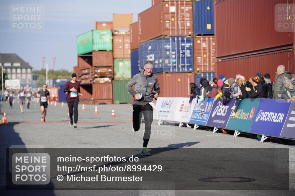 03.10.2025 - Köhlbrandbrückenlauf Michael Burmester http://msf.ph/oto/8994429 03.10.2025 09:56:19 Ziel 1069, 1421, 3183, 3354 meine-sportfotos.de