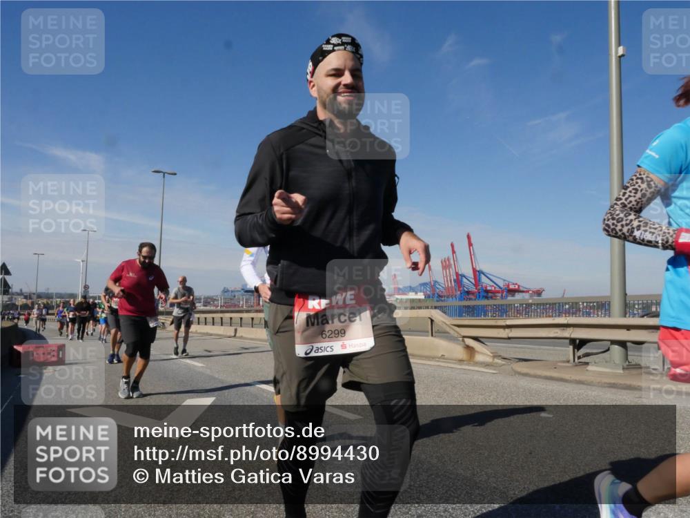 03.10.2025 - Köhlbrandbrückenlauf Matties Gatica Varas http://msf.ph/oto/8994430 03.10.2025 12:48:15 Position 2 6299 meine-sportfotos.de