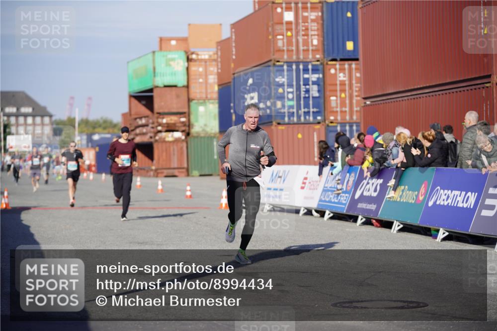 03.10.2025 - Köhlbrandbrückenlauf Michael Burmester http://msf.ph/oto/8994434 03.10.2025 09:56:19 Ziel 1069, 1421, 3183, 3354 meine-sportfotos.de