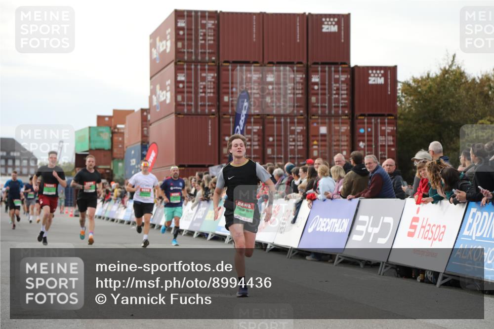 03.10.2025 - Köhlbrandbrückenlauf Yannick Fuchs http://msf.ph/oto/8994436 03.10.2025 16:04:39 Ziel 7147, 7192, 7248, 7526, 8254, 8937, 9696 meine-sportfotos.de