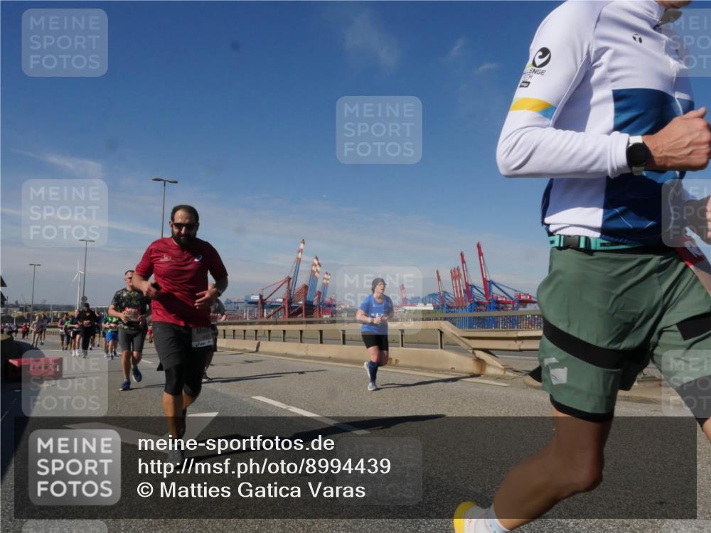 03.10.2025 - Köhlbrandbrückenlauf Matties Gatica Varas http://msf.ph/oto/8994439 03.10.2025 12:48:16 Position 2  meine-sportfotos.de