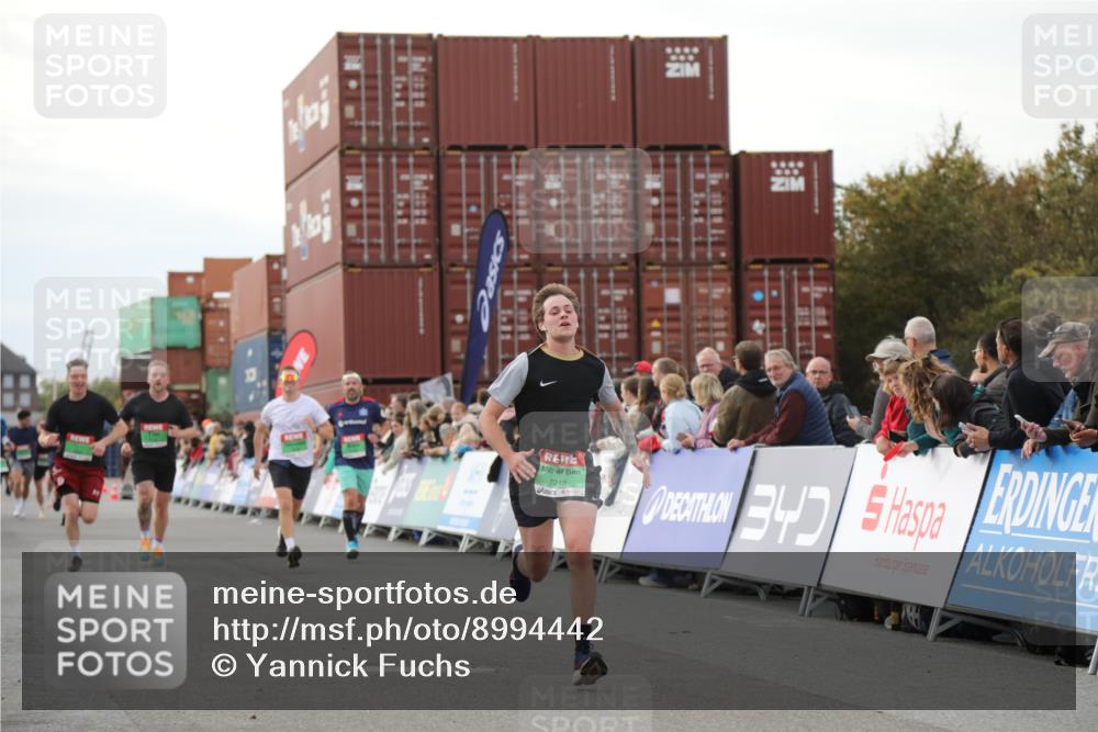 03.10.2025 - Köhlbrandbrückenlauf Yannick Fuchs http://msf.ph/oto/8994442 03.10.2025 16:04:39 Ziel 7147, 7192, 7248, 7526, 8254, 8937, 9696 meine-sportfotos.de