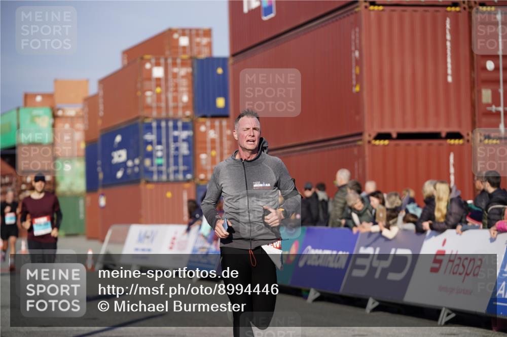 03.10.2025 - Köhlbrandbrückenlauf Michael Burmester http://msf.ph/oto/8994446 03.10.2025 09:56:21 Ziel 1069, 1085, 1421, 3354 meine-sportfotos.de