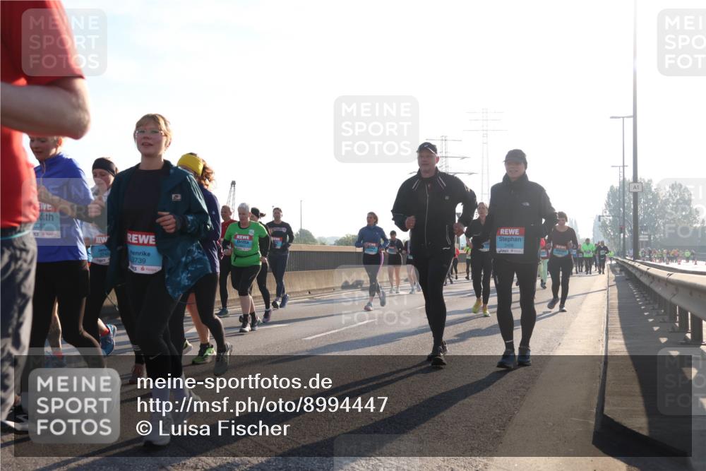 03.10.2025 - Köhlbrandbrückenlauf Luisa Fischer http://msf.ph/oto/8994447 03.10.2025 10:23:55 Position 3 3367, 3746, 3739, 1 meine-sportfotos.de