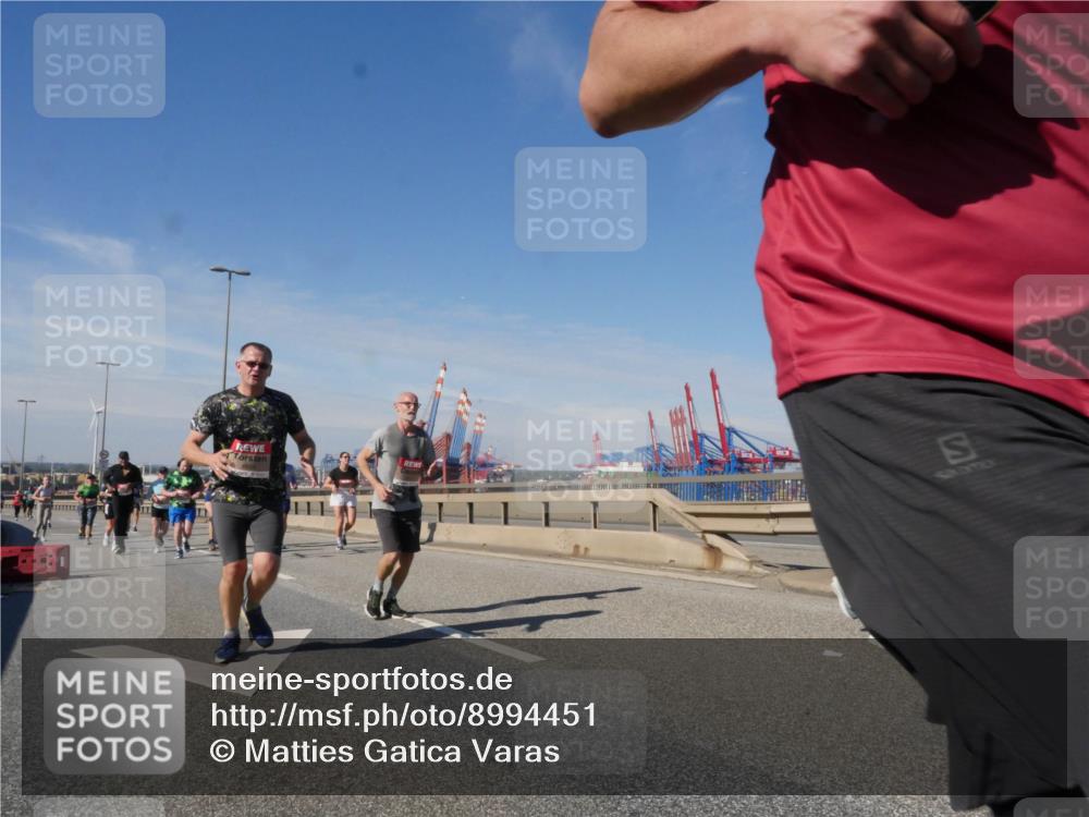 03.10.2025 - Köhlbrandbrückenlauf Matties Gatica Varas http://msf.ph/oto/8994451 03.10.2025 12:48:18 Position 2  meine-sportfotos.de