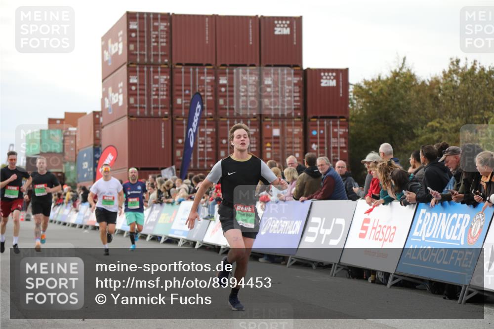 03.10.2025 - Köhlbrandbrückenlauf Yannick Fuchs http://msf.ph/oto/8994453 03.10.2025 16:04:39 Ziel 7147, 7192, 7248, 7526, 8254, 8937, 9696 meine-sportfotos.de