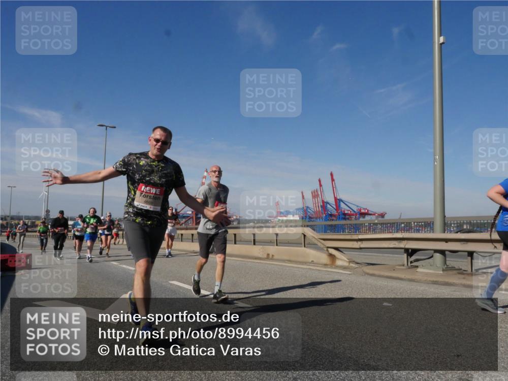 03.10.2025 - Köhlbrandbrückenlauf Matties Gatica Varas http://msf.ph/oto/8994456 03.10.2025 12:48:18 Position 2 4868 meine-sportfotos.de