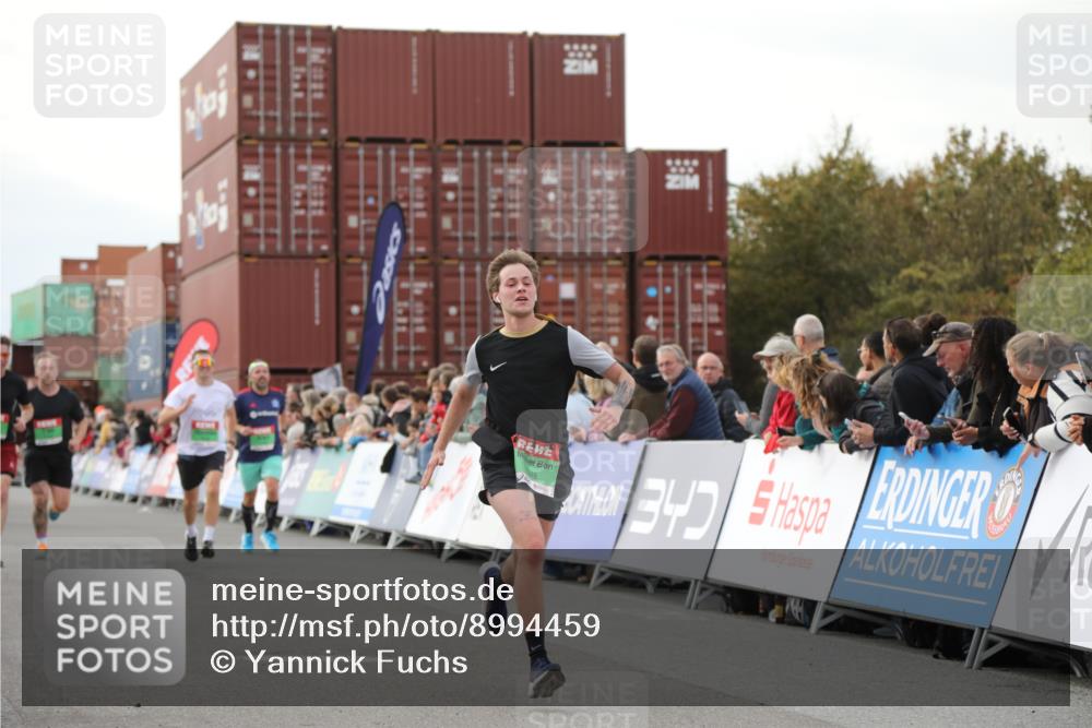 03.10.2025 - Köhlbrandbrückenlauf Yannick Fuchs http://msf.ph/oto/8994459 03.10.2025 16:04:39 Ziel 7147, 7192, 7248, 7526, 8254, 8937, 9696 meine-sportfotos.de
