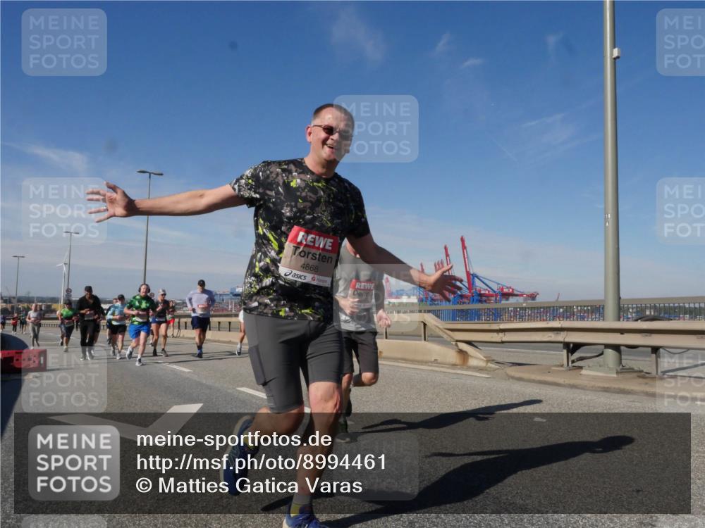 03.10.2025 - Köhlbrandbrückenlauf Matties Gatica Varas http://msf.ph/oto/8994461 03.10.2025 12:48:19 Position 2 4868 meine-sportfotos.de