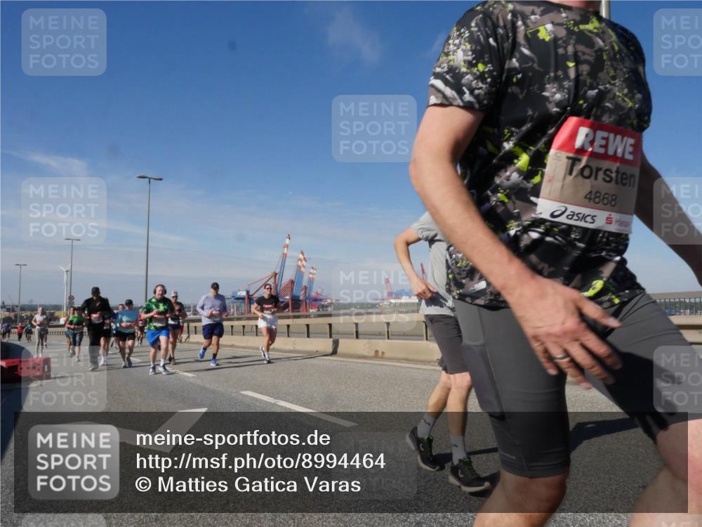 03.10.2025 - Köhlbrandbrückenlauf Matties Gatica Varas http://msf.ph/oto/8994464 03.10.2025 12:48:19 Position 2 4868 meine-sportfotos.de