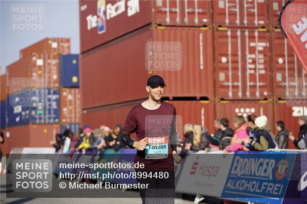 03.10.2025 - Köhlbrandbrückenlauf Michael Burmester http://msf.ph/oto/8994480 03.10.2025 09:56:24 Ziel 1085, 1421, 3354, 3544 meine-sportfotos.de