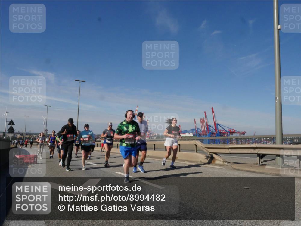 03.10.2025 - Köhlbrandbrückenlauf Matties Gatica Varas http://msf.ph/oto/8994482 03.10.2025 12:48:21 Position 2  meine-sportfotos.de