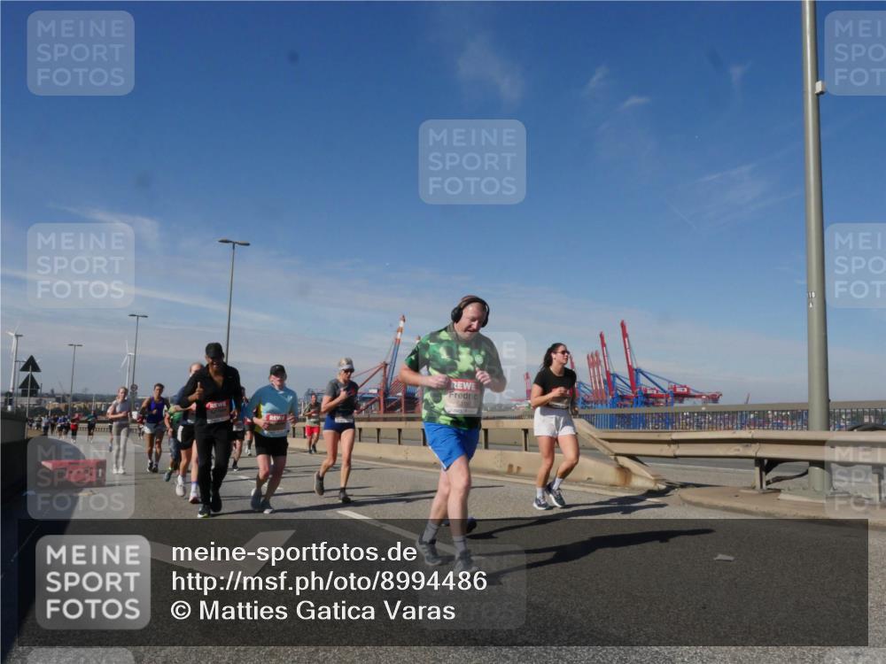 03.10.2025 - Köhlbrandbrückenlauf Matties Gatica Varas http://msf.ph/oto/8994486 03.10.2025 12:48:21 Position 2 6316, 118 meine-sportfotos.de