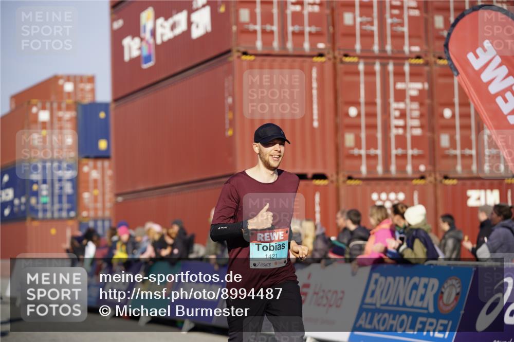 03.10.2025 - Köhlbrandbrückenlauf Michael Burmester http://msf.ph/oto/8994487 03.10.2025 09:56:24 Ziel 1085, 1421, 3354, 3544 meine-sportfotos.de