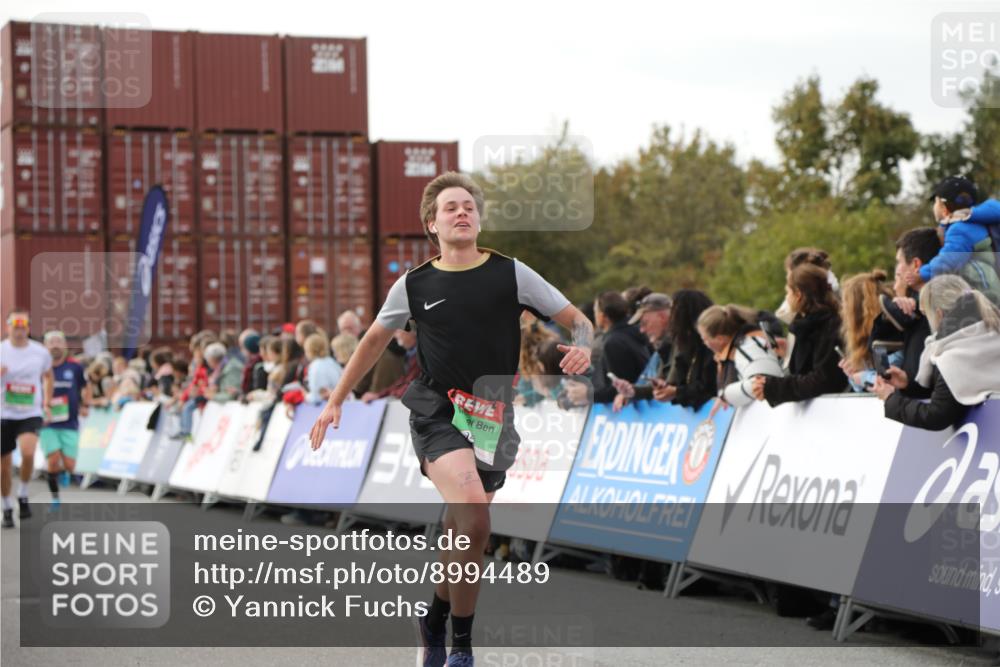 03.10.2025 - Köhlbrandbrückenlauf Yannick Fuchs http://msf.ph/oto/8994489 03.10.2025 16:04:40 Ziel 7147, 7192, 7248, 7526, 8254, 8937, 9696 meine-sportfotos.de