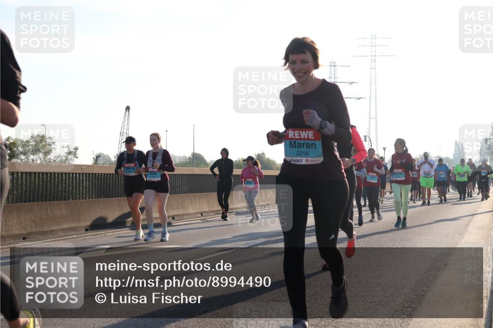 03.10.2025 - Köhlbrandbrückenlauf Luisa Fischer http://msf.ph/oto/8994490 03.10.2025 10:23:59 Position 3 2316 meine-sportfotos.de